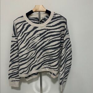 EUC- Chic Zebra Pattern Crew Neck Sweater - Cream and Gray